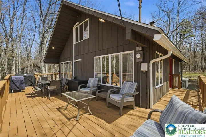 Front, Wraparound Deck