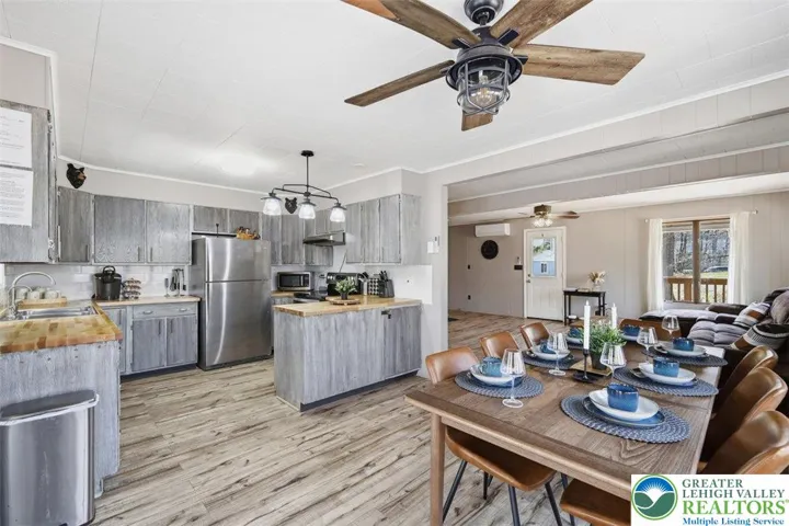 Dining Area/Kitchen