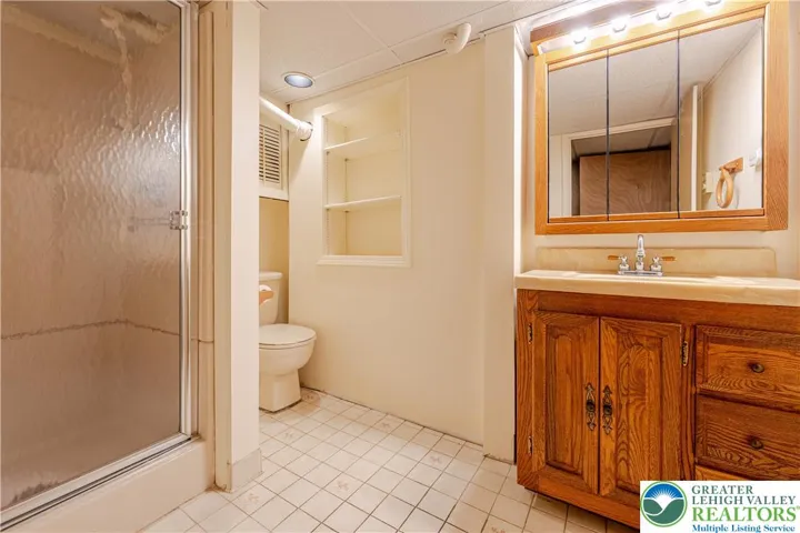 Lower Level Full Bath