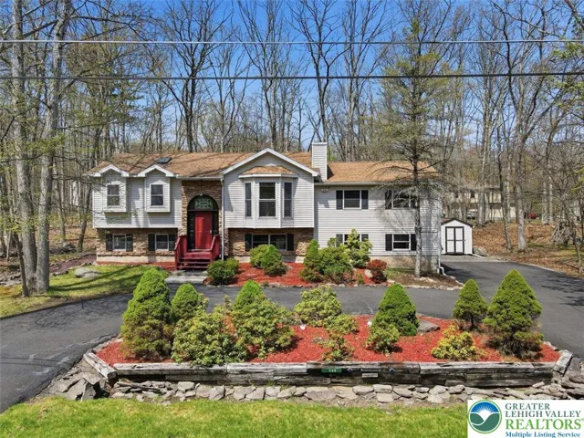 3 Bedroom, 3 Bath, 2300 sqft, 0.37 acres