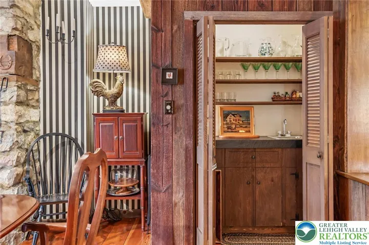 Dining room wet bar closet