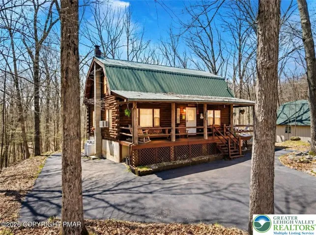 3 BR, 2BA, 1700 sqft, 0.55 acres