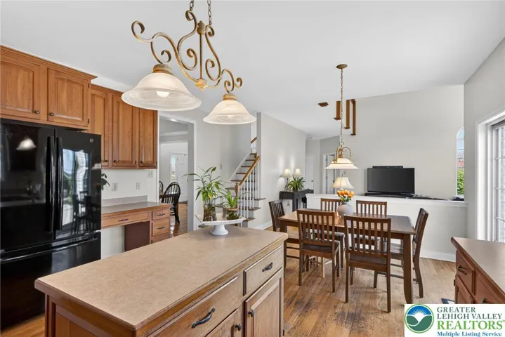 Open flow to family room and outdoor patio