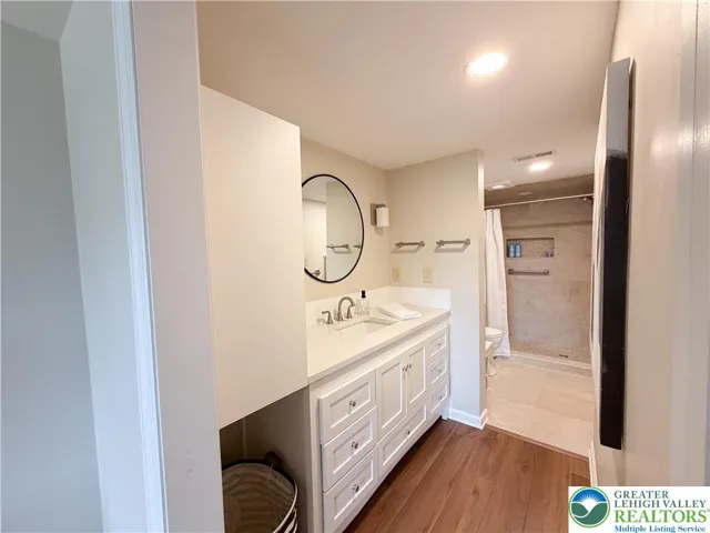 Newly refreshed ensuite bathroom