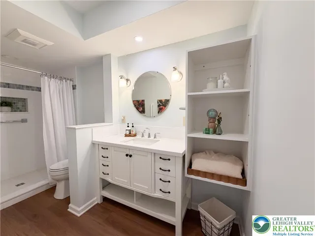 Currently ensuite but could easily be modified so that both bedroom and loft (or third bedroom) would have easy access.