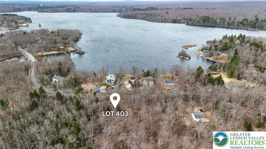 Aerial View/Proximity to Lake