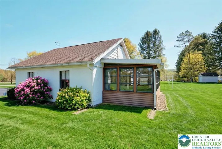 Rear Garage & Season View