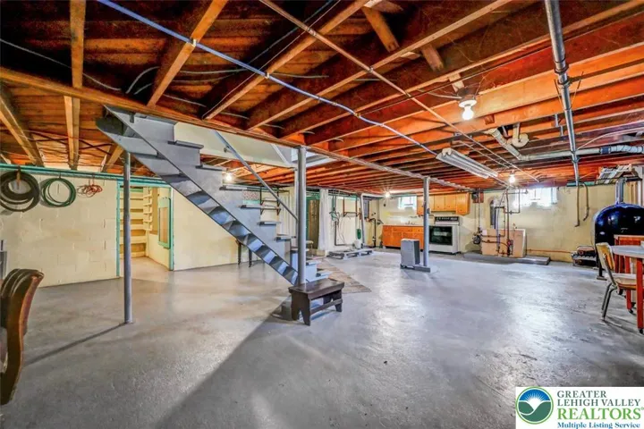 Basement w/ Kitchenette