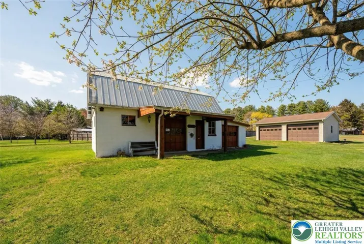 Barn & Detached 2 Car Garage