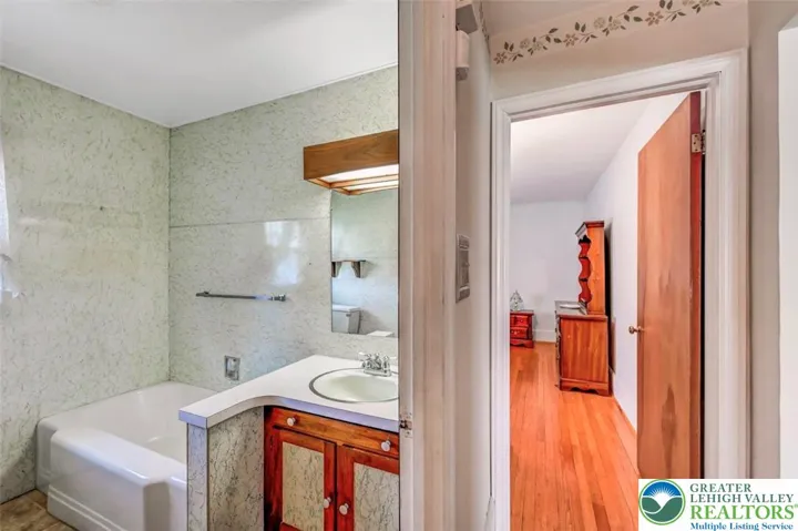 Full Bath To Primary Bedroom