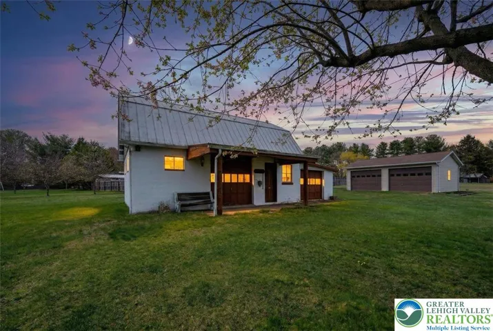 Barn Style Heated Garage/Workshop
