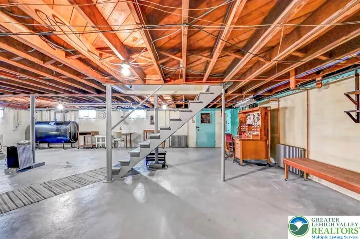 Heated Basement w/ Kitchenette
