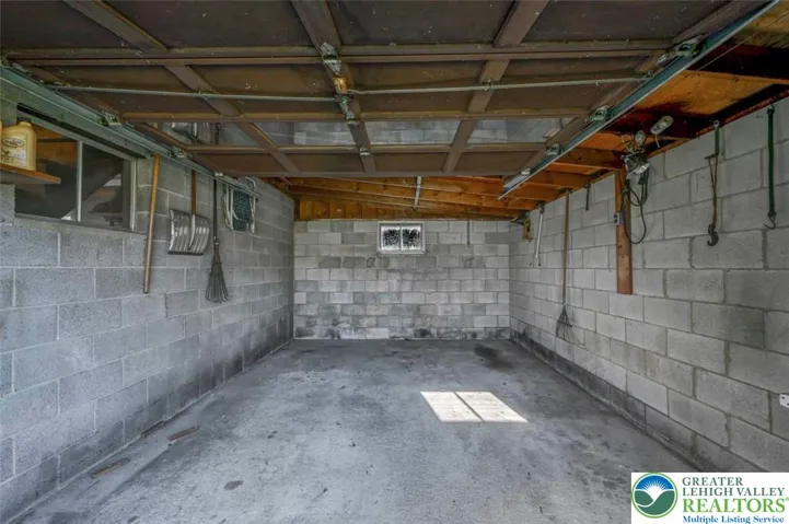 2nd Garage Attached To Barn