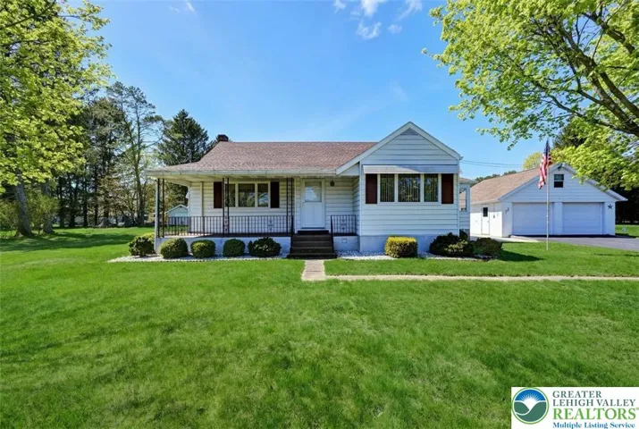 Cape Cod on 2+ Acres!