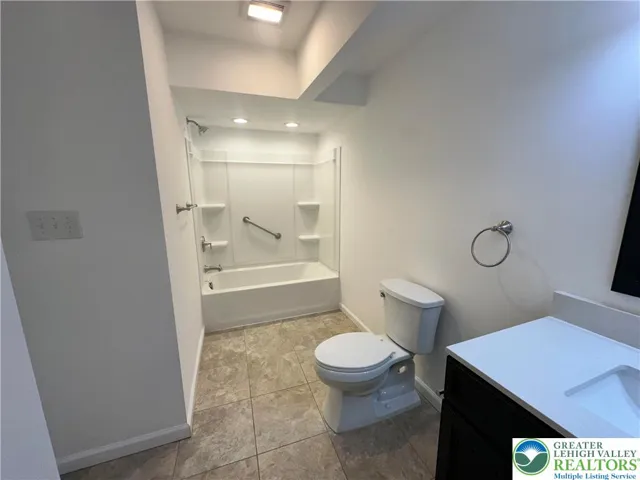 2nd Floor Bathroom
