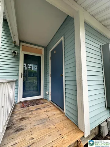 Side entrance to Kitchen