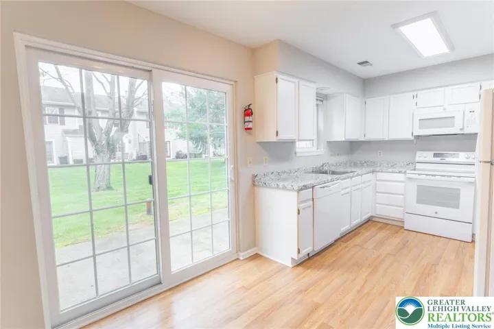 Spacious Eat-In Kitchen