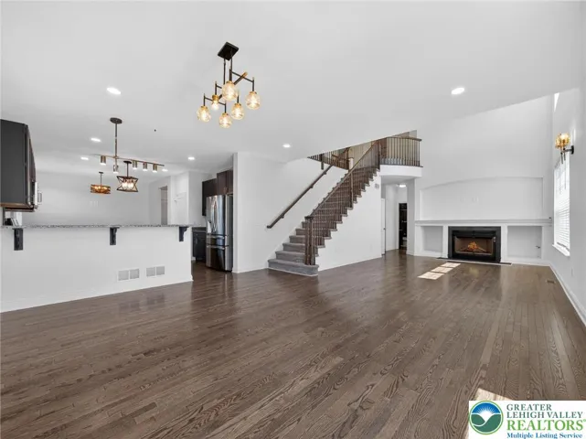 Open concept, built is, so much light!