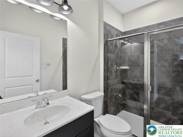 1st Floor full bathroom
