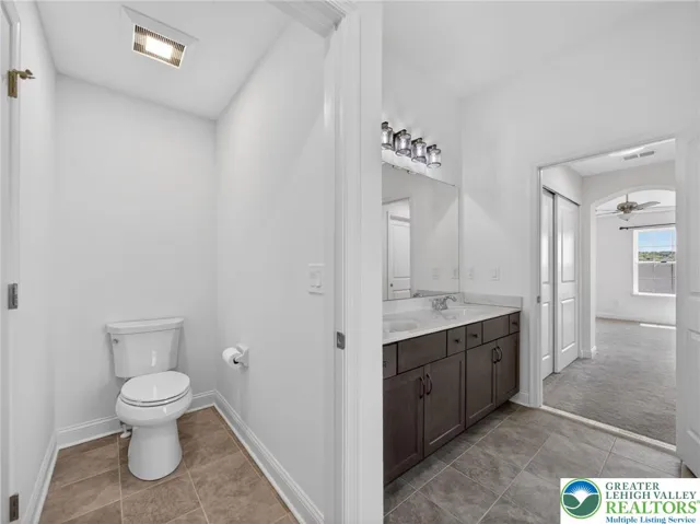 Full hallway bathroom 2nd floor