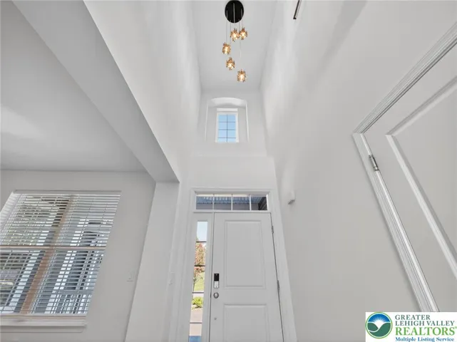 Dramatic 2 story foyer