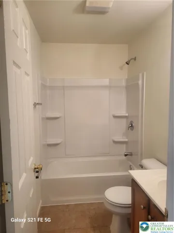 2nd floor full bath. Brand new tub surround