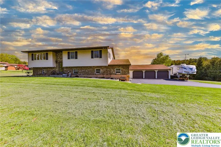 Welcome Home to 1040 Stagecoach W