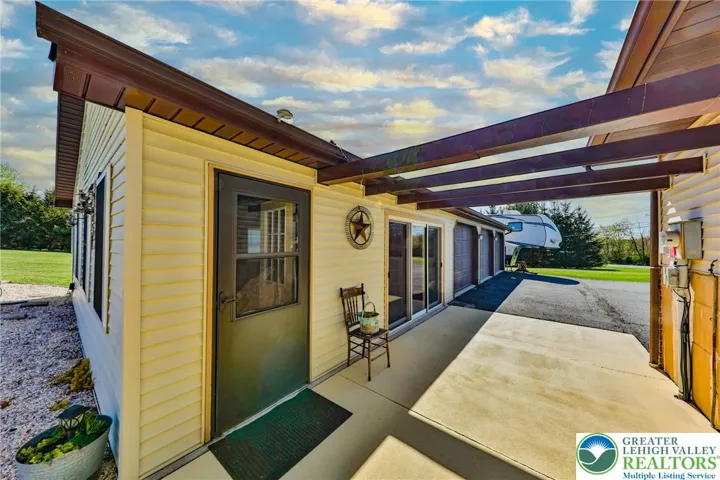 Breezeway to Detached recreation area