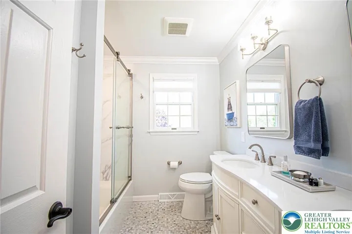 Main Bathroom Second Level