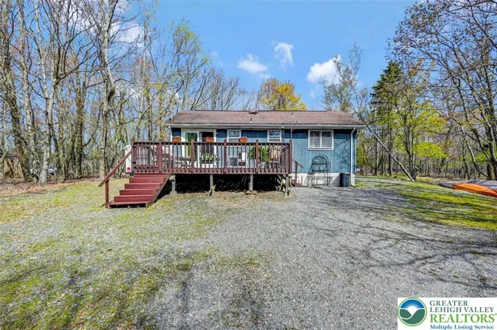 Plenty of room for kids, pets and parking--a great place for entertaining.
