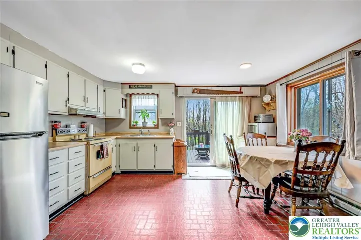 The Eat-In Kitchen has low-maintenance vinyl flooring, is spacious and bright.
