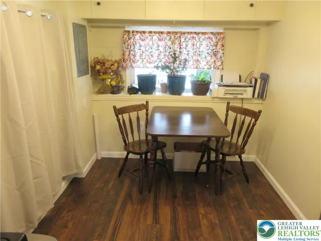 Eat in kitchen