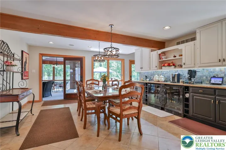 Eat in kitchen with large serving and beverage station