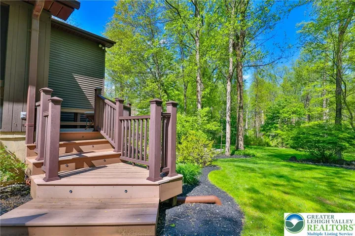 Walk up to side deck with integrated lighting