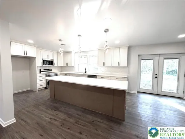 View of enormous kitchen