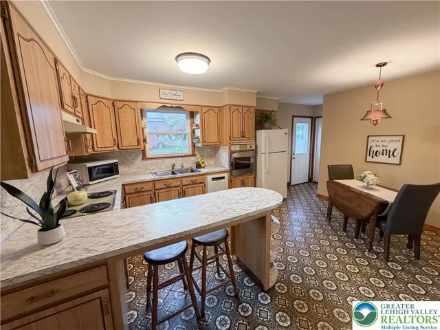 Plenty of cabinets for all the things