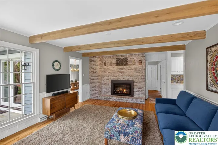 Brick surround fireplace (LPG)