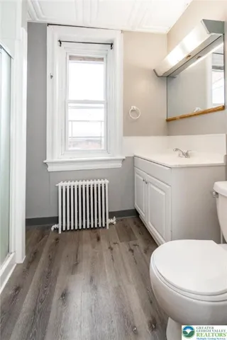Full hallway bathroom
