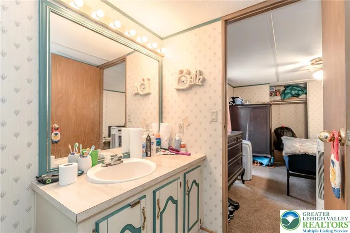 Full Bathroom #1