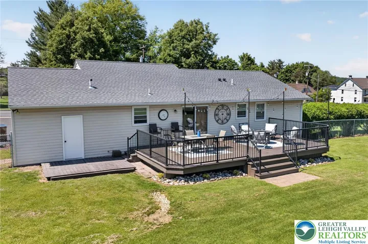 Wow! That's a deck to entertain on!