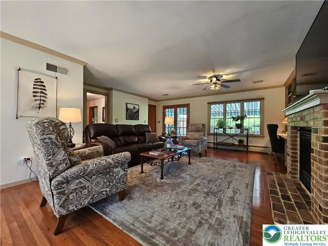 Family room toward deck