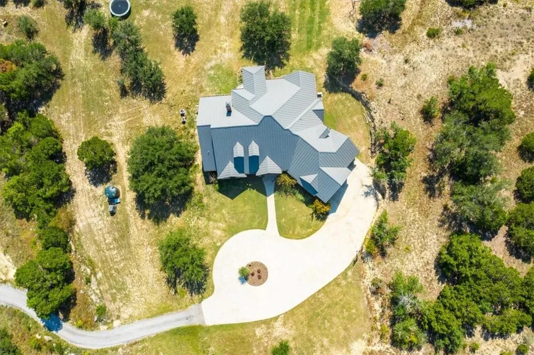 Photo 4 of 21301 DILL CIR