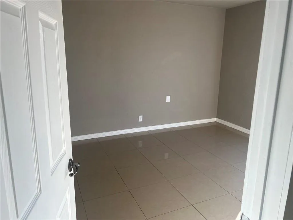 Photo 2 of 15504 SPRING HILL LN