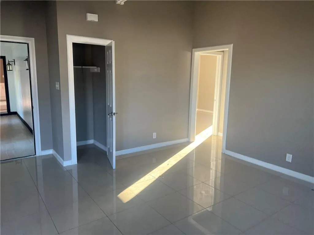 Photo 4 of 15504 SPRING HILL LN