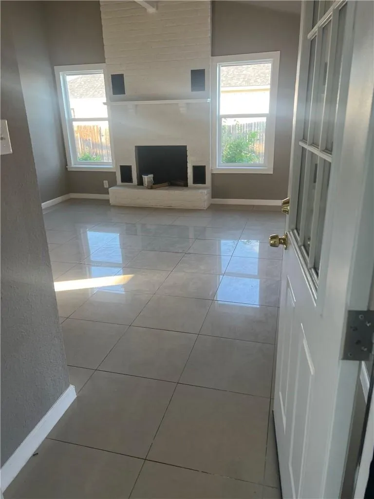 Photo 5 of 15504 SPRING HILL LN