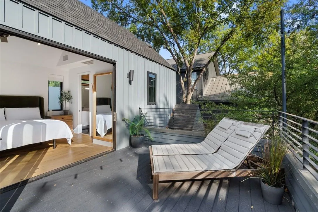 Photo 4 of 707 E LIVE OAK ST #2