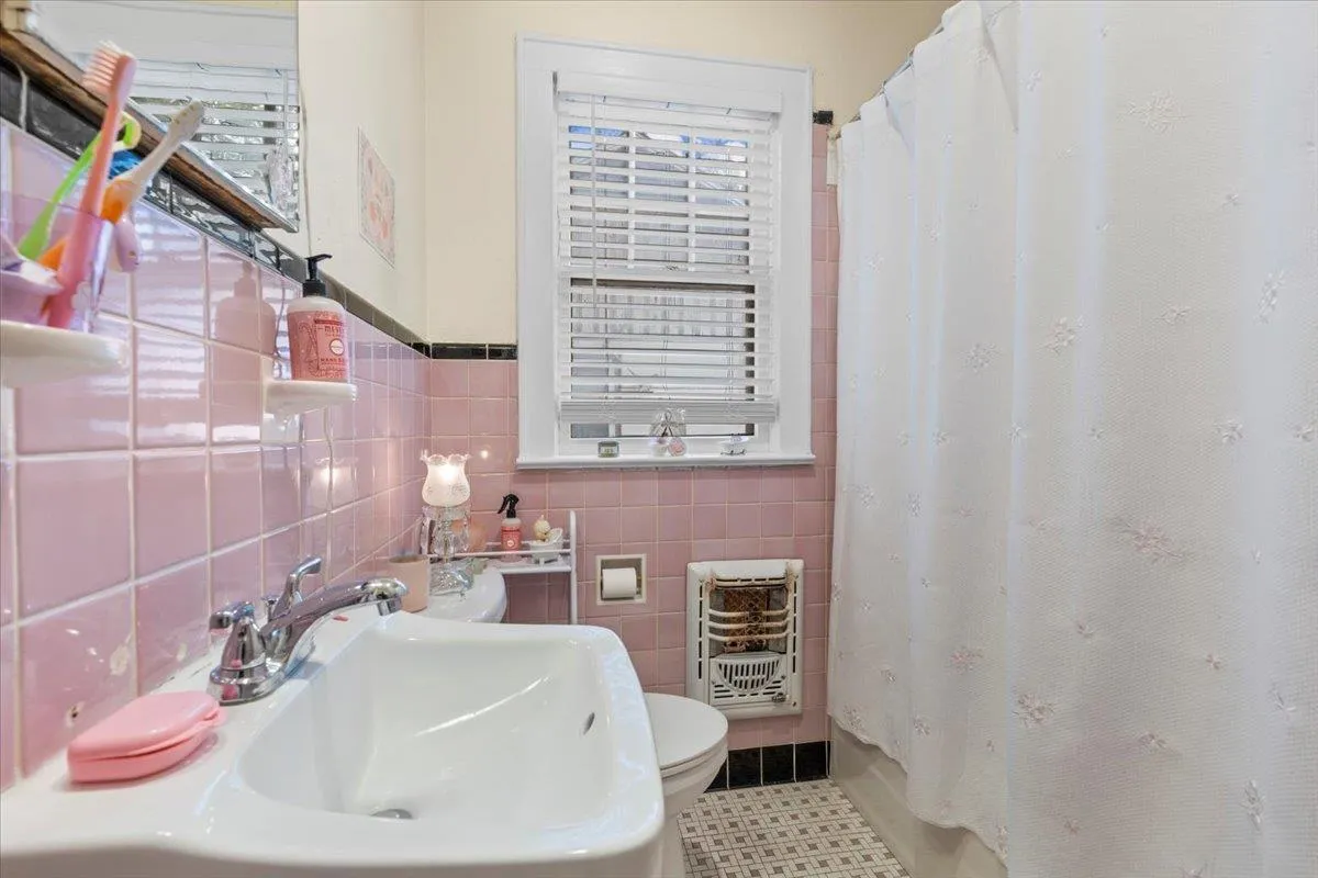 Photo of 1509 PARKWAY, Austin, TX, 78703