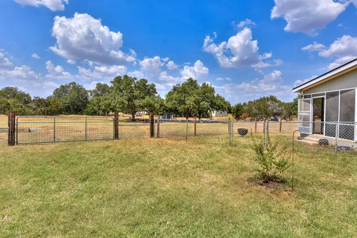 101 Pruddy Oaks Rd, Liberty Hill, Texas 78642
