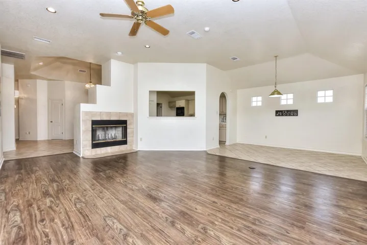 Just take a look at this very spacious breakfast area....The archway on this side leads to the kitchen as well.  I like to see through/serve through rectangle between the kitchen and the family room....