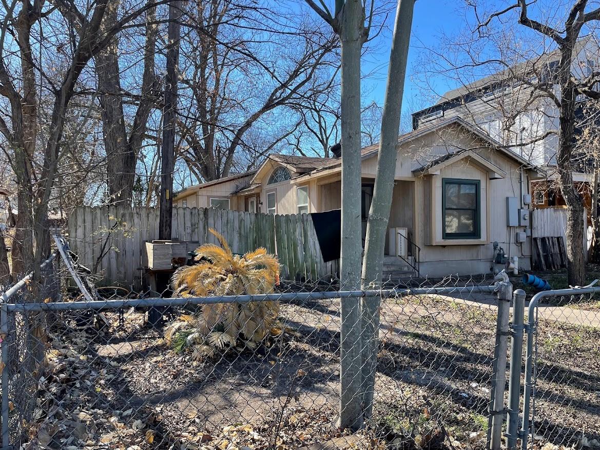 Photo 2 of 2817 PRADO ST
